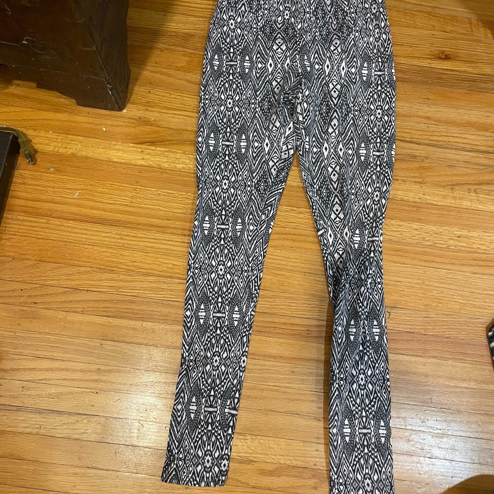 American Eagle Outfitters Black and White Patterned Kids Leggings